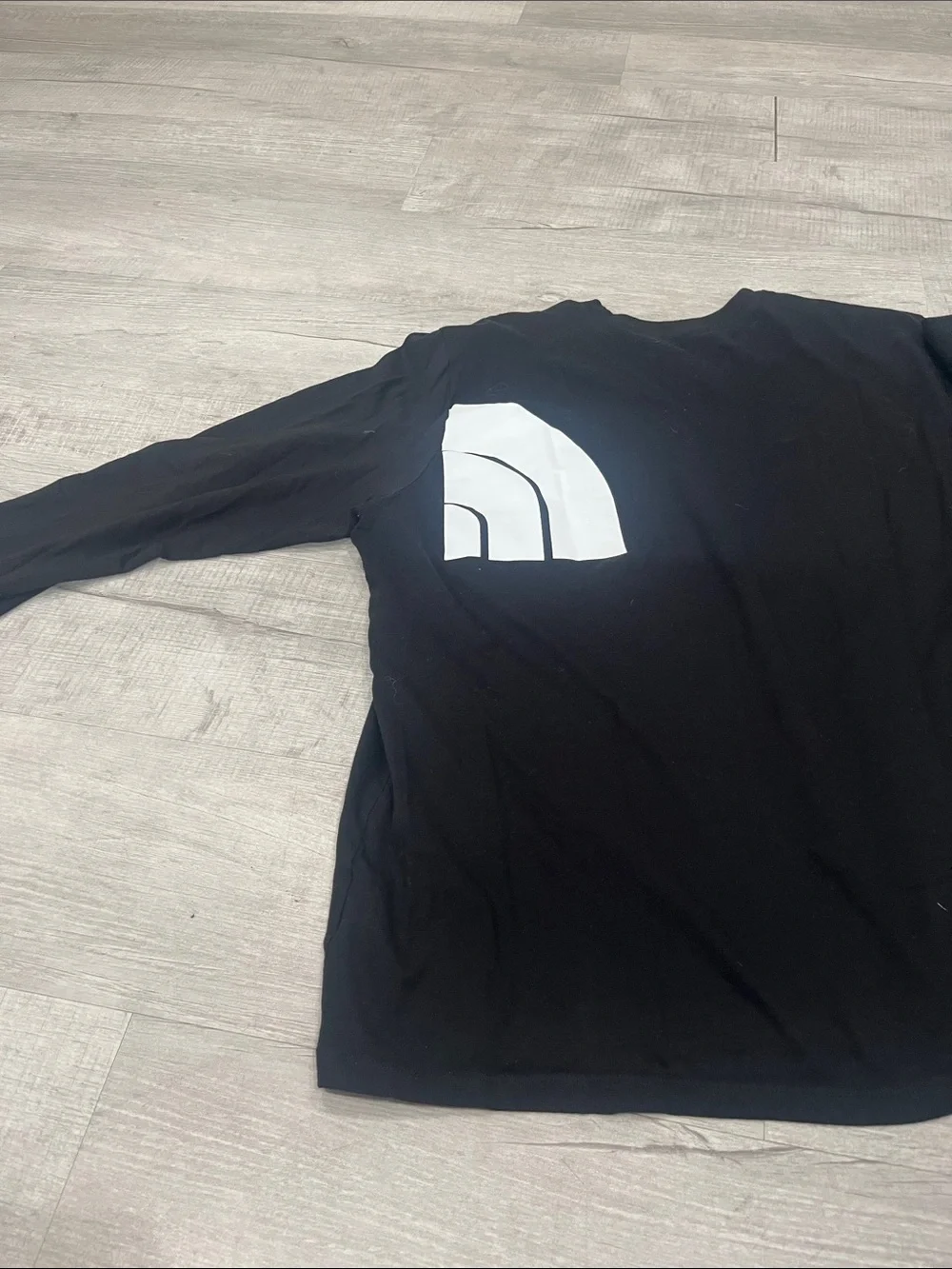✨Men’s Northface Top✨
